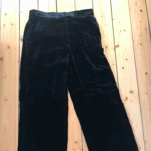  - Sammetsbyxor från COS
