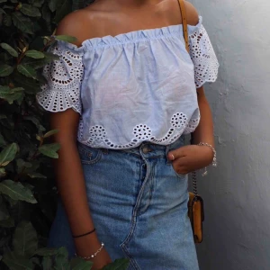  - Jättesöt off shoulder-topp, frakt är inkluderat i priset 💘