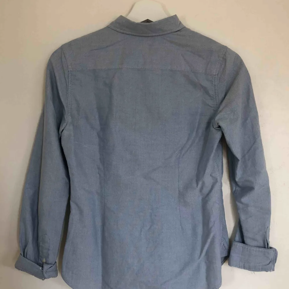 RALPH LAUREN skjorta i storlek 14 (till 14 åringar) men passar även äldre (som en XS) Använd fåtal gånger . Skjortor.