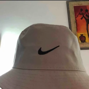  - Buckethatt med ett Nikemärke på🌸🌸har flera stycken, i både one size och lite större st