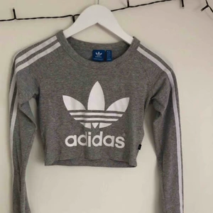  - Kort adidas tröja 💕
