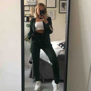  - Coolaste setet från monki 💚 använt en gång! Man kan välja att köpa delarna separat, men då blir det 90kr per del! Köpare står för frakt. 