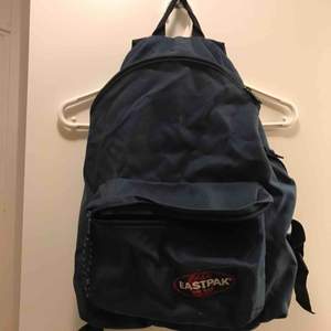 Marinblå Eastpak ryggsäck, köpt secondhand 👋🏼
