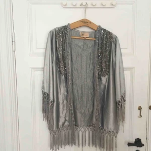  - Kimono som aldrig är använd!