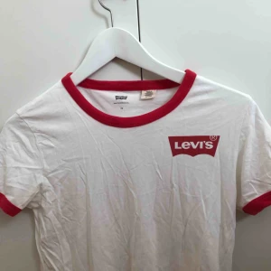  - Säljer denna fina levis t-shirt ❤️