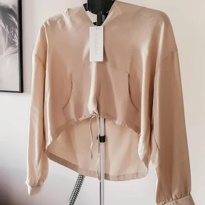  - Kort huvdtröja oanvänd ifrån Chiquelle 