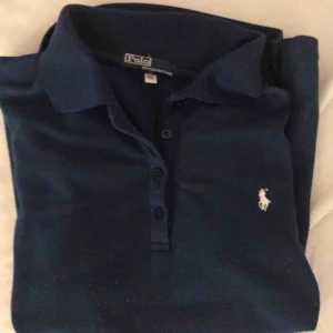  - Ralph lauren pike Står att de är XL men tycker mer de är M Lite nopprig men inte mycket  Fraktar gärna men står ej för frakt  Tar swish:)