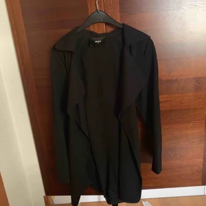  - Jättefin kappa från bikbok! Använt den fåtal gånger. Storlek XS och passar även till S. Nypris 399kr Fraktar inte!