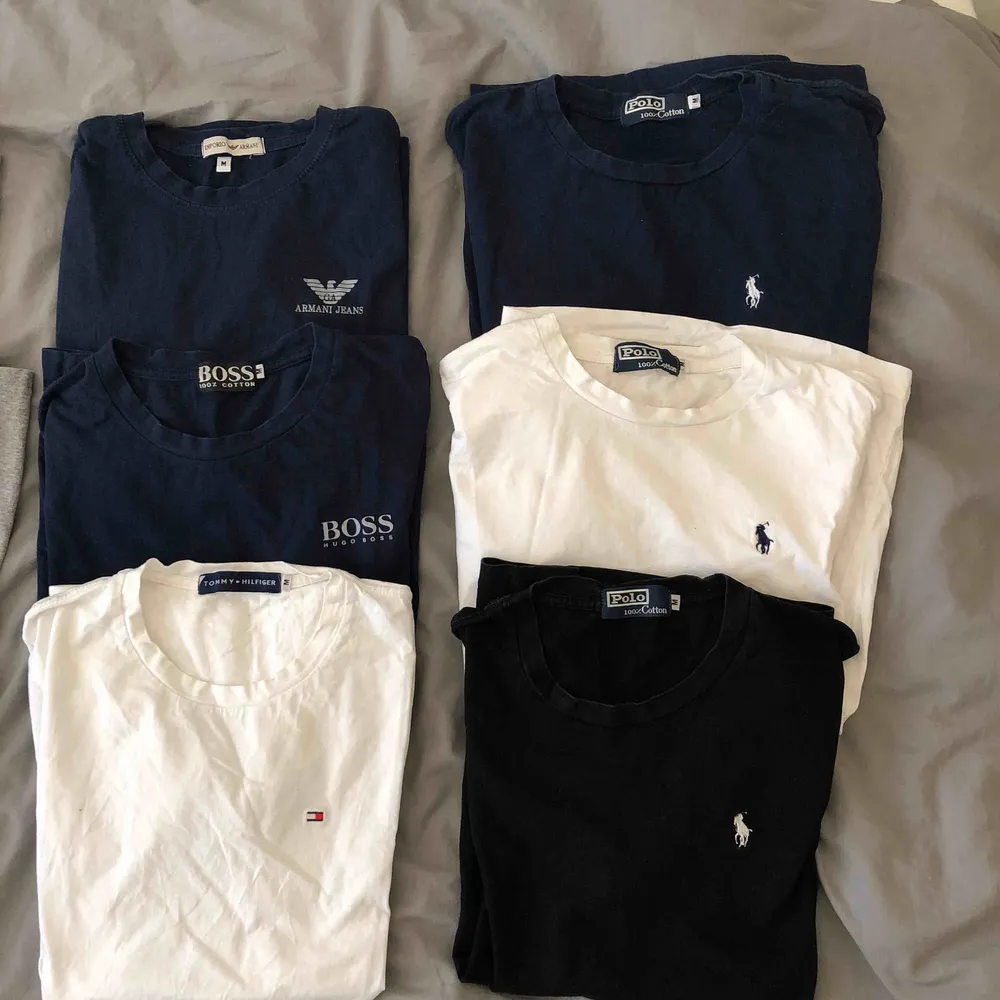 Ralph lauren tröja finns i:  svart, vitt och mörkblått Hugo boss: mörkblått Tommy hilfiger: vit Armani: mörkblått  . T-shirts.