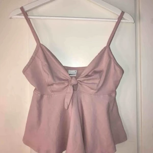  - Gulligt rosa linne med knytning från ginatricot🎀