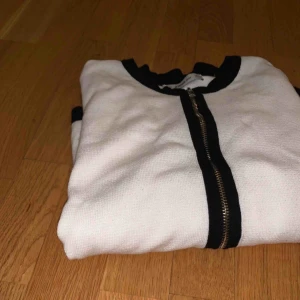  - Zara Tröja med dragkedja.