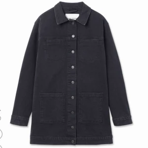  - Snygg oversize jeansjacka i rak modell från Carin Wester! 