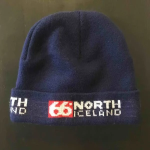  - Mössa från 66 North. Hipstermössa från Island 🙂 Sparsamt använd. Fin passform. 