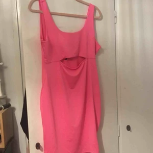  - En råsa snygg tub klänning köpt från dollskill