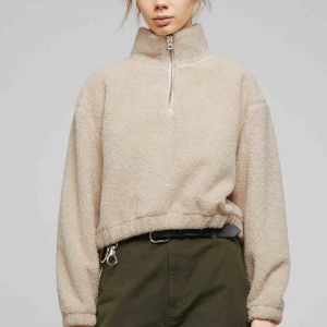  - Supermysig jacka/hoodie från Weekday. Storlek M men passar även mig som är S. Köpare står för frakt!