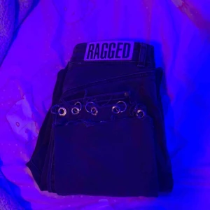  - Köpte av en tjej här på plick, men har aldrig använt de pga att de va för stora för mig! Det är storlek 30 i de vilket motsvarar ungefär S-M. Väldigt fina!🥰 200 kr inkl frakt.