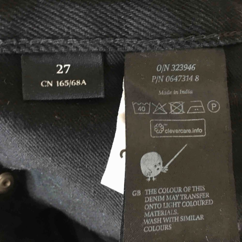 Svarta Yoko jeans från Monki!! Köparen står för frakt :D Möts gärna upp i Malmö . Jeans & Byxor.