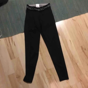  - Nästan helt oanvända träningstights. Betalning sker via swish och köpare står för ev frakt 