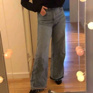  - Säljer mina favoritjeans från Weekday i modellen Ace pga att de är lite för korta på mig. Såå sköna o snygga o passar till allt!!