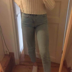  - Supersnygga jeans. Står storlek 26 men skulle mer säga att de var storlek 28