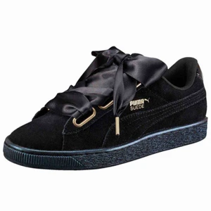 Puma sneakers - Säljer dessa skitsnygga sneakers från Puma då de tyvärr är fel i storleken :// Delvis gjorda i läder, med  skosnören i satäng och gulddetaljer. Endast provade. 🖤🖤🖤