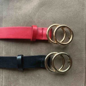  - Bälten från H&m. Den röda är stl XS och den svarta är stl S. Har gjort några hål på den så den passar nog XS. 40 kr st. Båda för 70 kr. Finns i Norrköping. Vet inte frakten just nu men om någon är intresserad av att det kan jag ta reda på det.