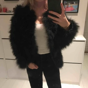  - Skitsnygg fjäderjacka från Viva Nilla med ursprungspris 799kr. Säljer eftersom den sällan blir använd.