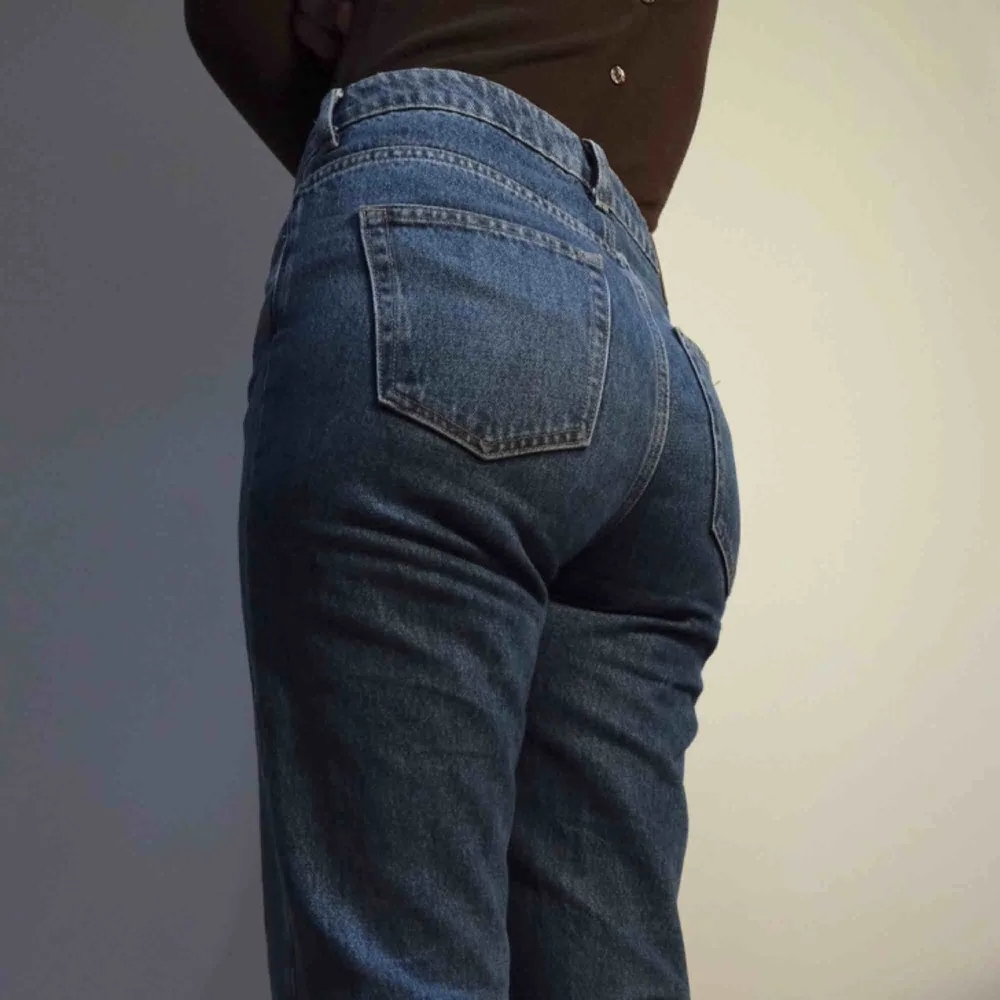 Sparsamt använda jeans från weekday i modellen voyage och i storlek 27/30.. Jeans & Byxor.