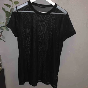 - Mesht-shirt från Bikbok. Fint skick! Frakt tillkommer 