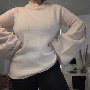  - Super mysig och mjuk tröja från Gina. Vida ärmar och nästan aldrig använd ❣️ frakt tillkommer!