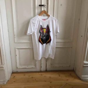  - Fortnite T-shirt. Kan hämtas i Uppsala eller skickas mot fraktkostnad 