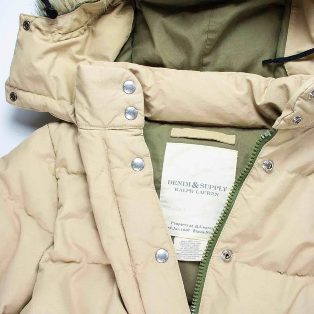 Retro Ralph Lauren Denim & Supply down puffer jacket in beige SIZE Label: S/P, fits best XS-S Model: 161/S Measurements (flat): length: 68 pit to pit: 51 sleeve inseam: 48 Free shipping! Ask for the full description! No returns!. Jackor.
