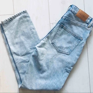  - Helt oanvända raka jeans från monki, modell Komomo. Fin modell men råkade bli fel storlek för min del. 