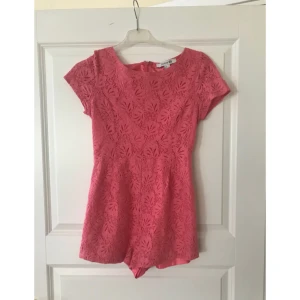  - Fin och somrig byxdress från Forever 21 med spets genom hela. 