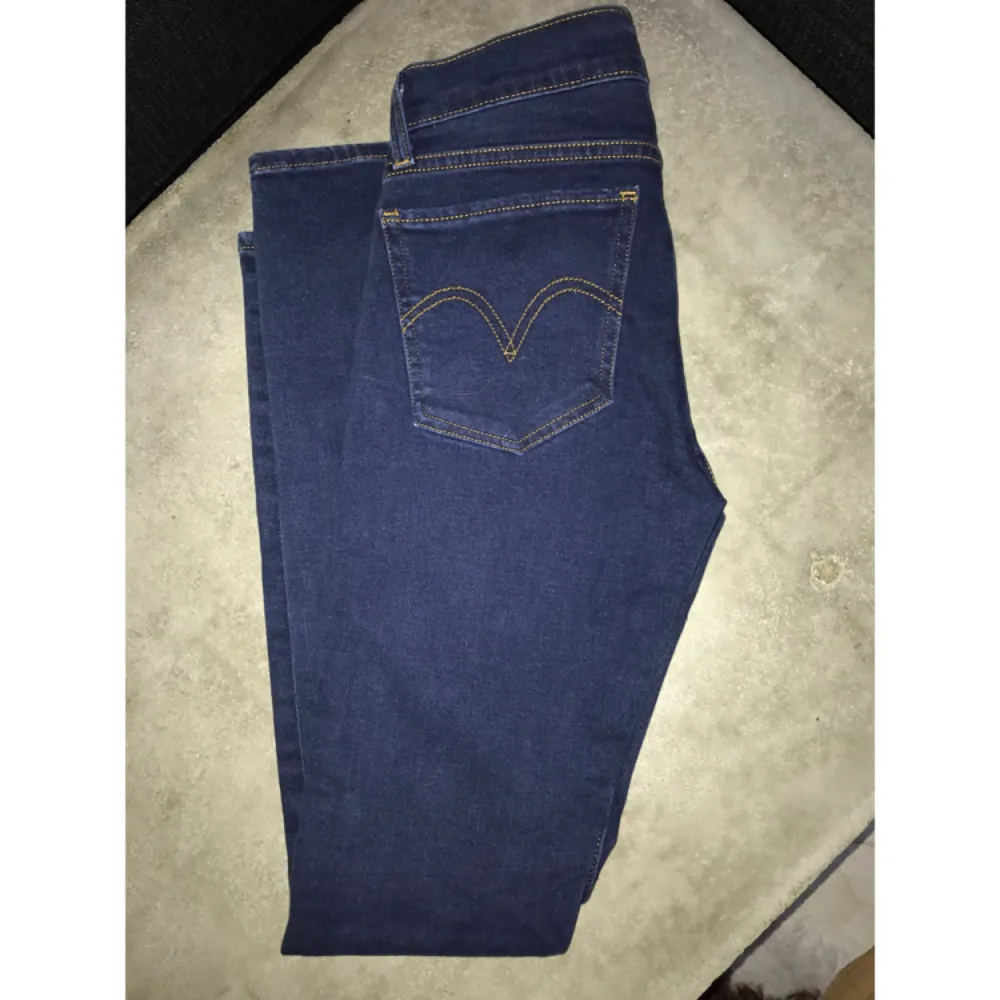Levis jeans i perfekt skick. W25. Jeans & Byxor.