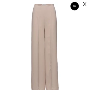  - Aldrig använda.  Köpta på boozt. Kan fixa bilder på om någon är intresserad. 