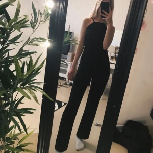  - Jumpsuit från nelly, aldrig använd!  Köparen står för frakt annars kan jag mötas upp i Falun! 