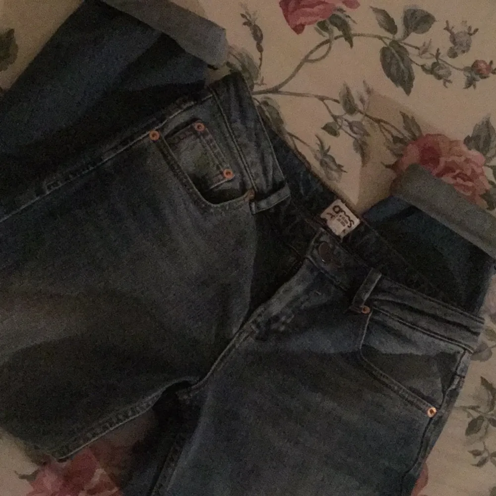 Boyfriend Jeans från Asos denim.  De är stora i storleken.. Jeans & Byxor.