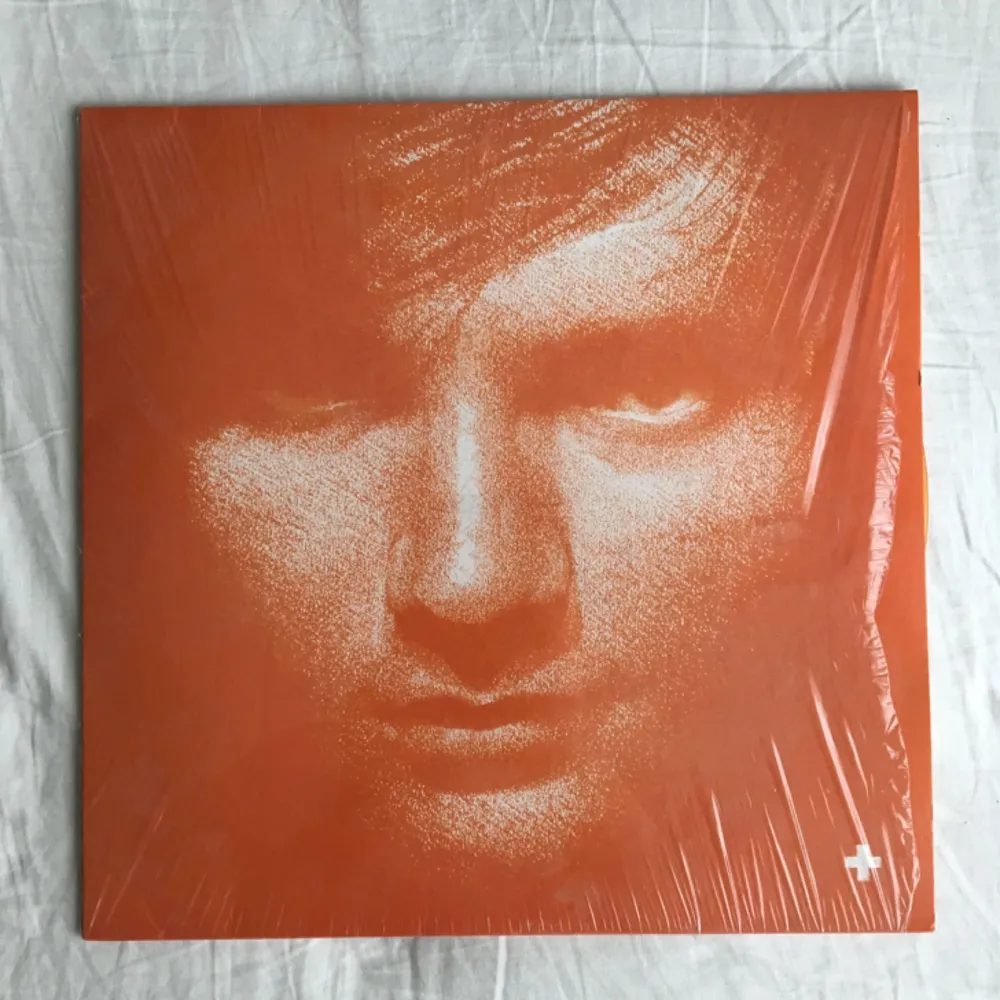 En underbar vinylskiva av Ed Sheerans album ”+”. Inköpt på ullared men bara använd ett fåtal gånger tyvärr :( Pma gärna om ni har några frågor om skivan! Frakt: 30kr. Övrigt.