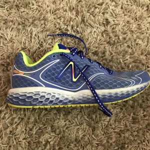  - Löparskor från new balance Super sköna! Använda ca 2 gånger utomhus sen inne på gym  Kan skickas!