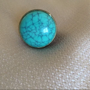  - Somrig bohemisk ring med turkos sten.