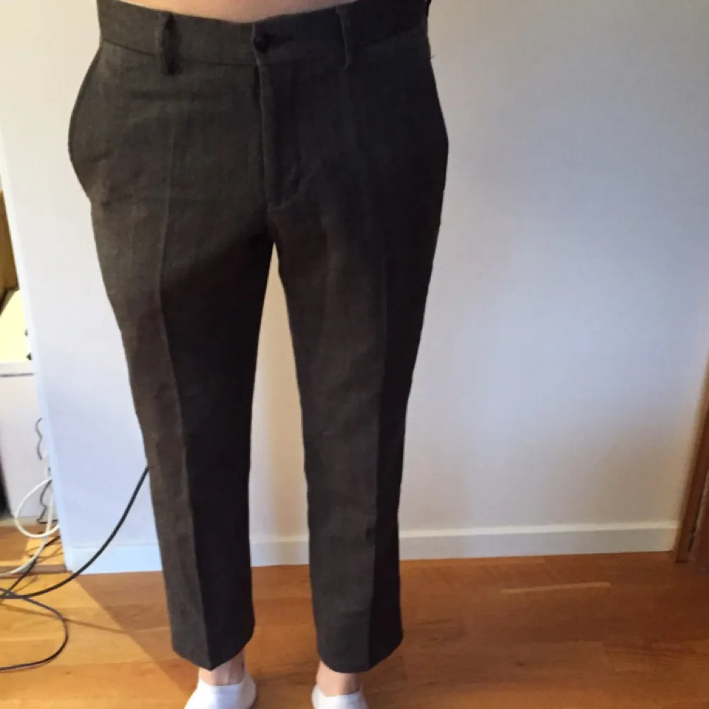 Suit pants size 46, fits like S. Bought at MQ, brand Bläck.. Jeans & Byxor.