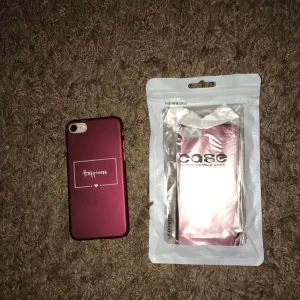  - Jag säljer mitt iPhone skal, som fungerar både till iPhone 8 (som jag har på bilden) och iPhone 7. Den är helt ny, och oöppnad som på bilden. Anledningen till att jag säljer denna är för att jag råkade beställa två styckna.  Skicka pm vid intresse!:)