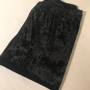  - Festliga sammetstights från Monki 🌻 Stretchiga med resår i midjan! 