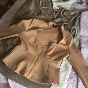  - Fin topp från Molly Rustas by Bubbleroom. I nyskick.