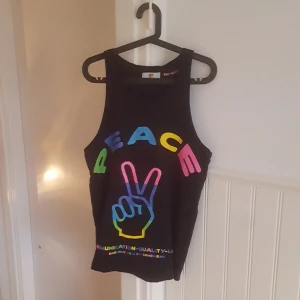  - Linne från Somewear. Köparen står för frakten. Kan mötas upp i Gävle, Stockholm eller Sundsvall.