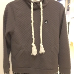  - Jag köpte den i Asien. Storlek står M men jag tror att det är motsvarande som svensk S.