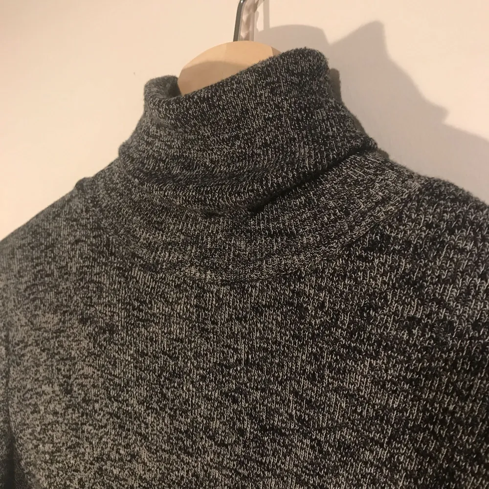 Grey pullover from Zara. Tröjor & Koftor.