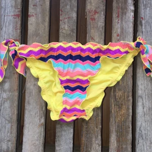  - Fin mönstrad bikinidel!