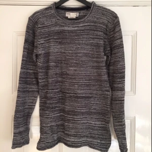  - Stickad tröja herr från Solid. 